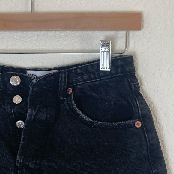 Zara | High rise button fly denim fray cuffed shorts size 0 - Picture 3 of 8